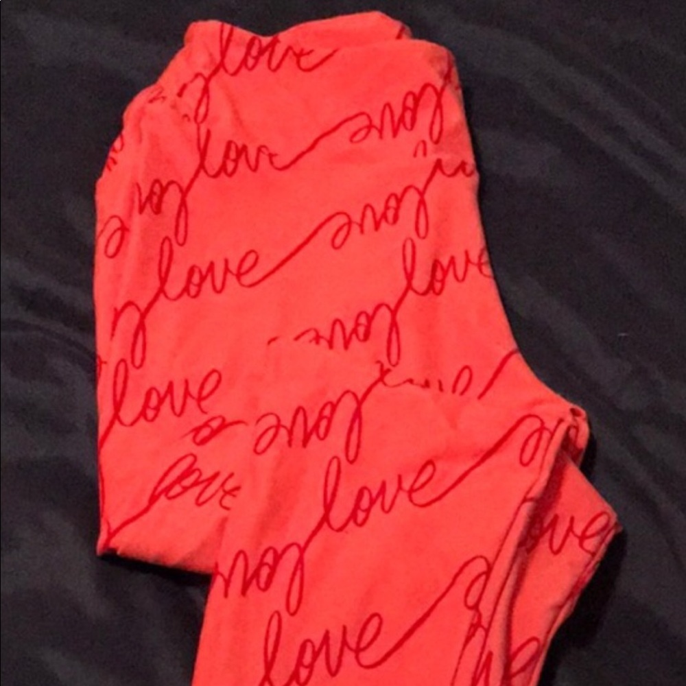 Lularoe TC leggings “Love”